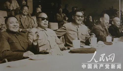 1964年国足惨败,贺龙发怒:全部解散,球员下放部队锻炼