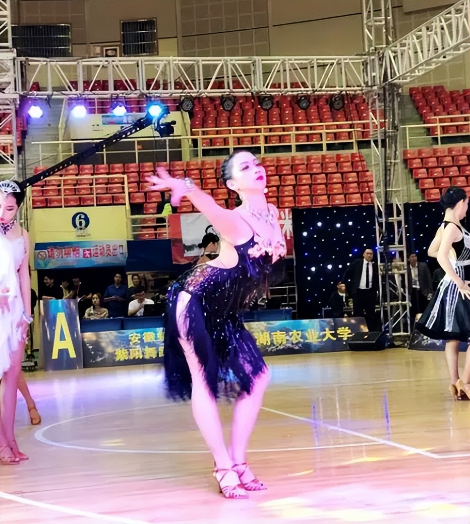 拉丁舞热情与优雅的结合,拉丁舞热情与优雅的完美结合