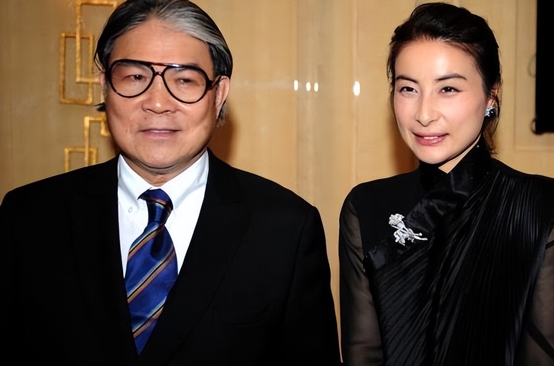 郭晶晶晒庆生视频,郭晶晶帮老公整理衣服