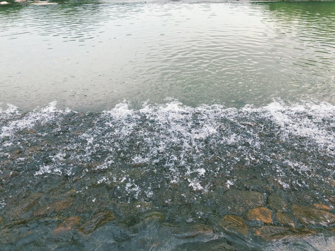 木兰风光好去处•达人带你去旅游|山环水绕清流如带——张洋村，一个藏在新县里的小村庄