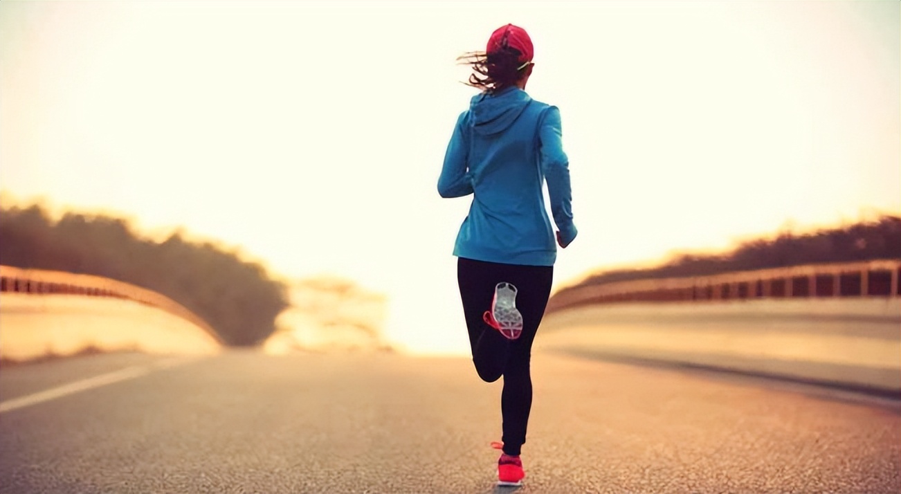 跑步后膝盖疼能用云南白药气雾剂,云南白药气雾剂化瘀效果