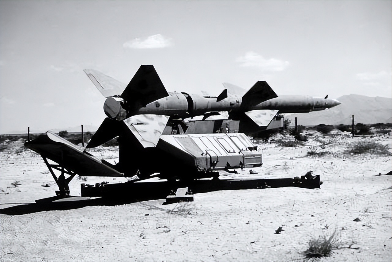 打u2全过程,第一次打下u2的部队