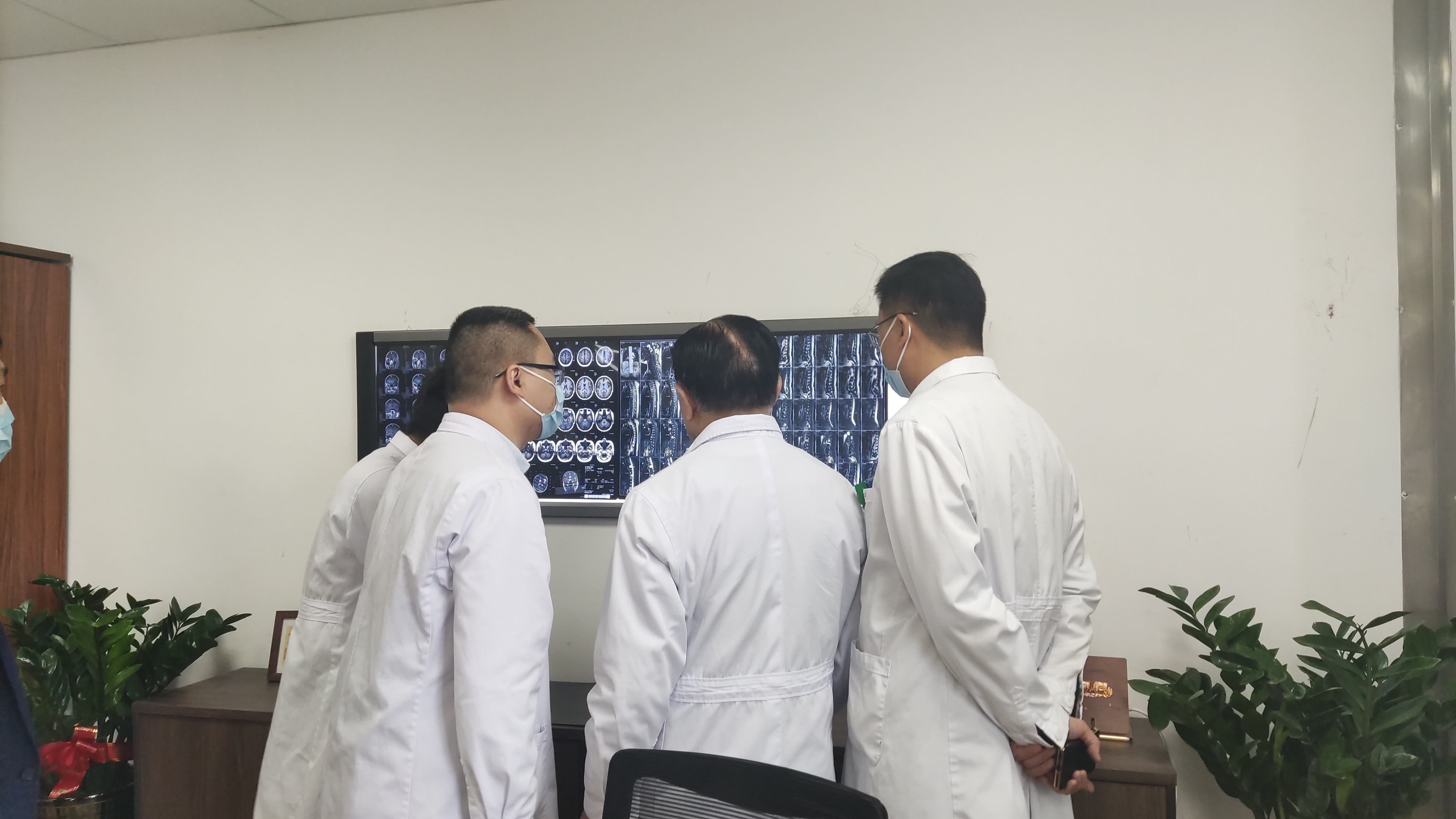 关于癌症治疗的过程,治疗癌症西医比中医贵吗