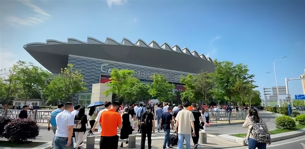 阿尔法蛋AI学前教育解决方案亮相中国教装展