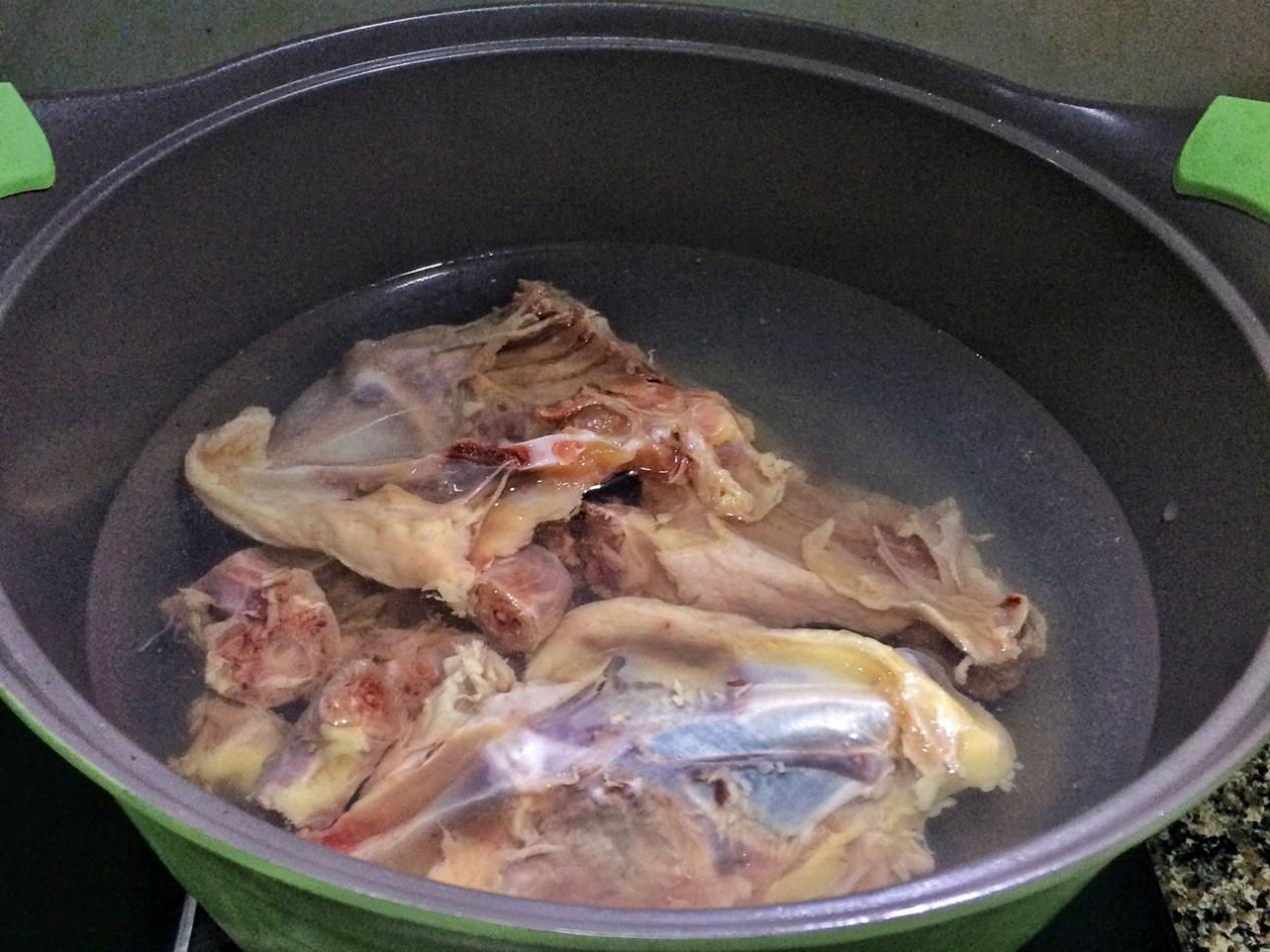 红枣虫草花鸡汤怎么炖有颜色,虫草花红枣鸡脚汤做法