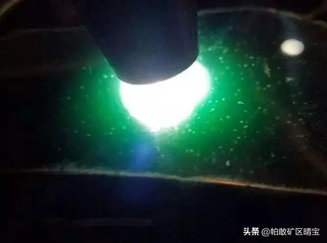 天空蓝和蓝水翡翠有什么区别,什么是蓝水翡翠