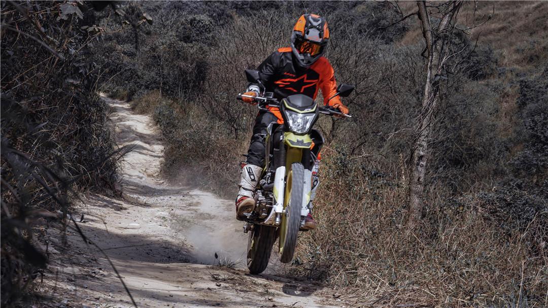 能上路的250cc摩托跑车,能跑250迈左右的摩托车