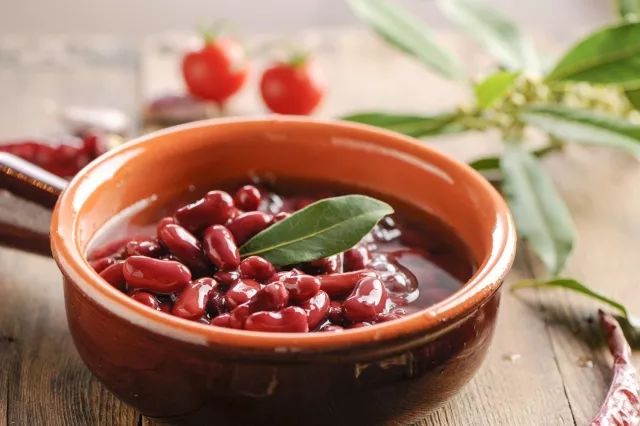 适合湿气重的人吃的小零食,夏天湿气重的女性怎么吃