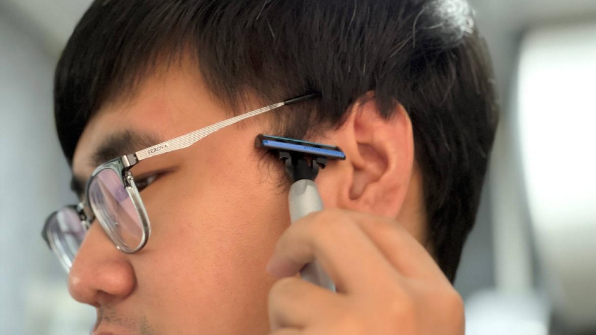 焕醒星洞小飞碟手动剃须刀：520送心仪男生好物！