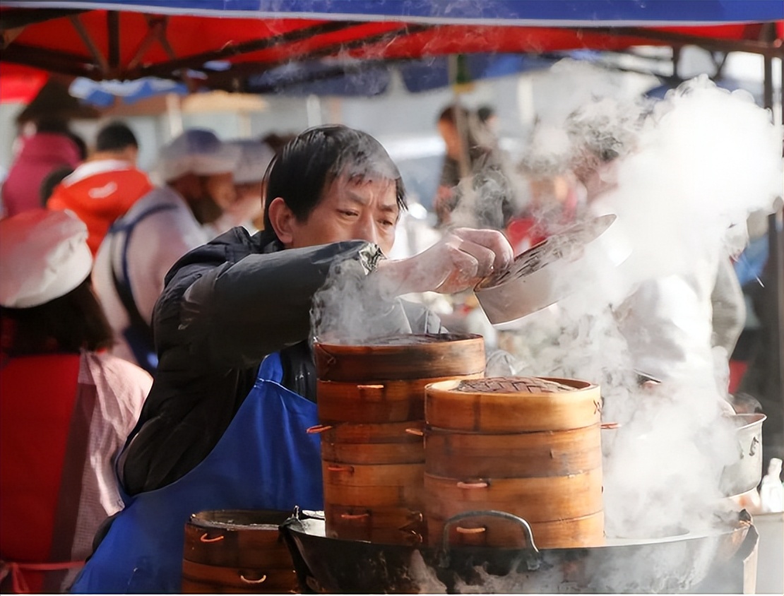 卖油条一分没赚还被罚款5万块,油条卖了半年被罚14万