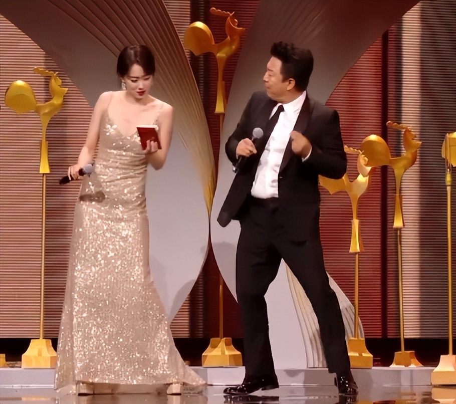 吴京黄渤成龙颁奖晚会,黄渤沈腾忘词完整版