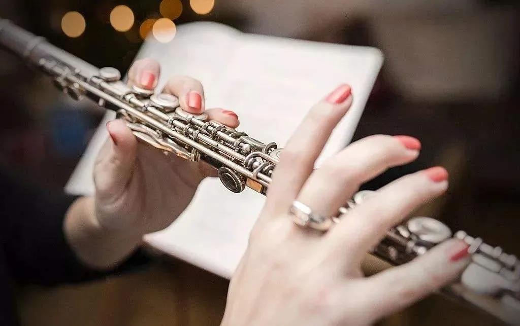 长笛是木管类乐器,西洋管乐器长笛