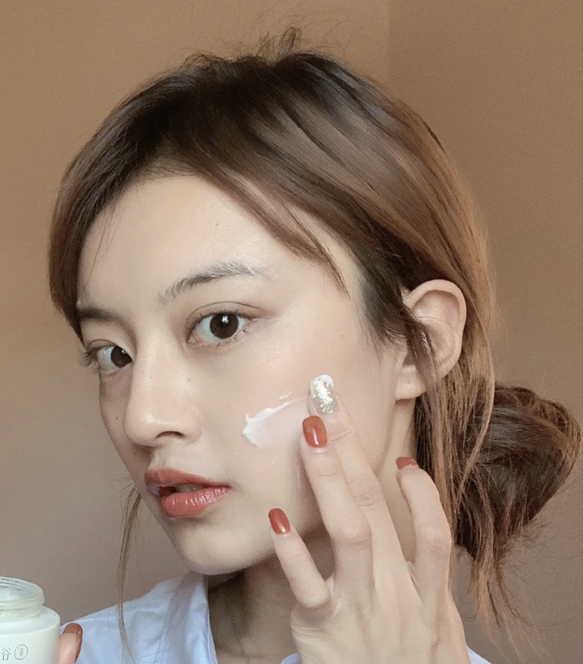 年轻的女孩子用哪一款面霜更好,40岁女人好用面霜有哪些