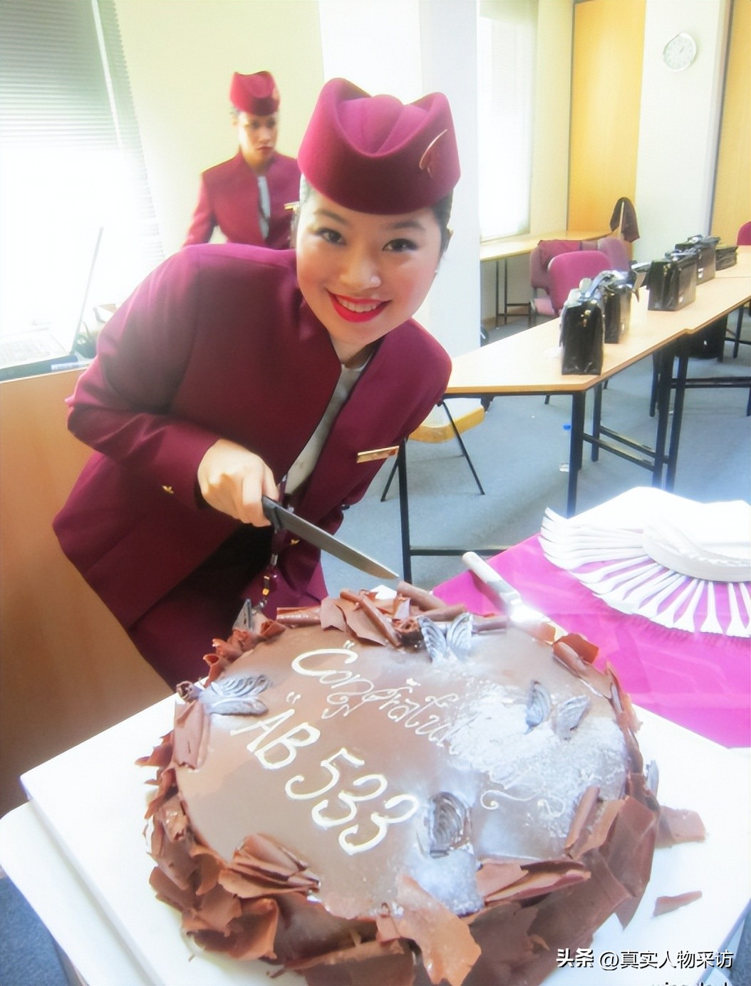 我，做空姐遇奇葩无数，有情侣上机就舌吻，还有想去厕所激情的