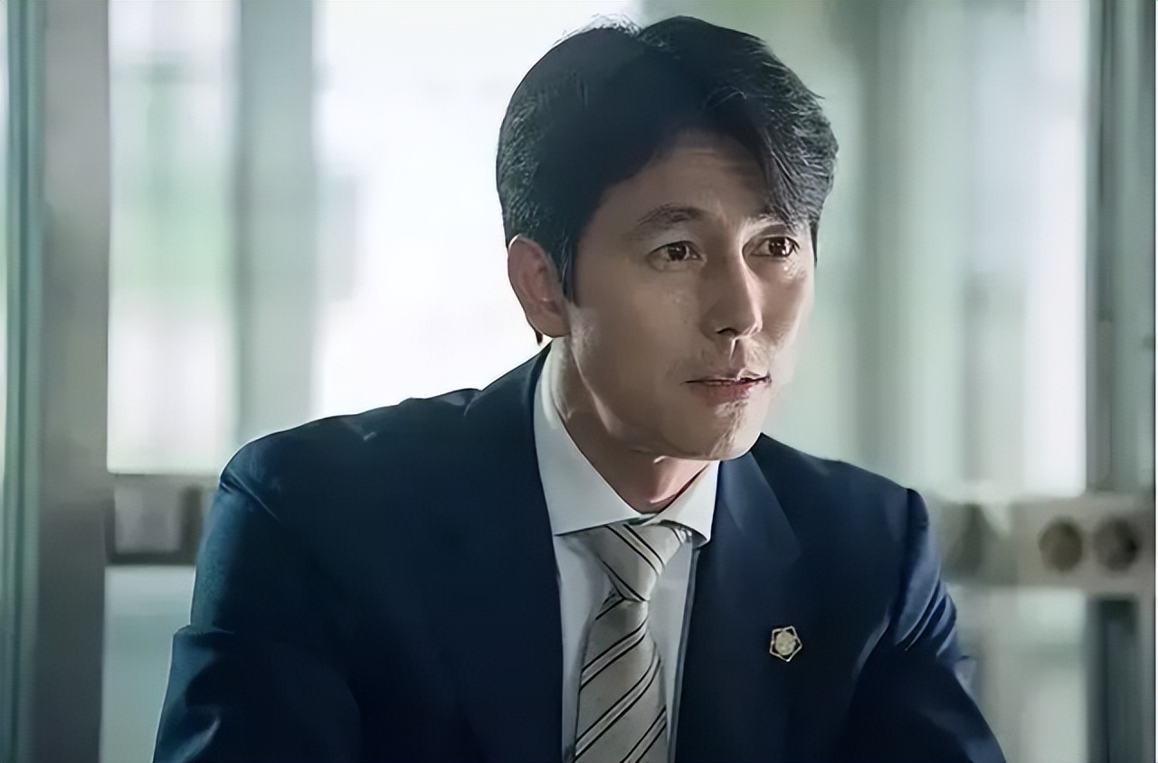 长了一张干净贵气又有书卷气的脸,长得风流倜傥情史干净的男明星