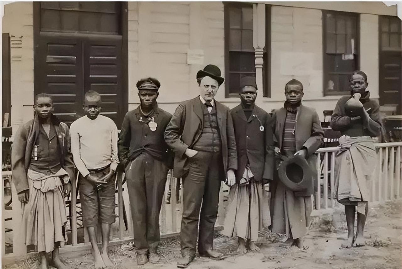 巨臀女孩：裸体展览与标本命运