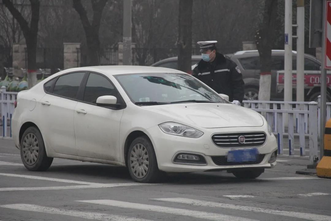长葛交警严查:违反限行规定,扣驾驶证、行车证
