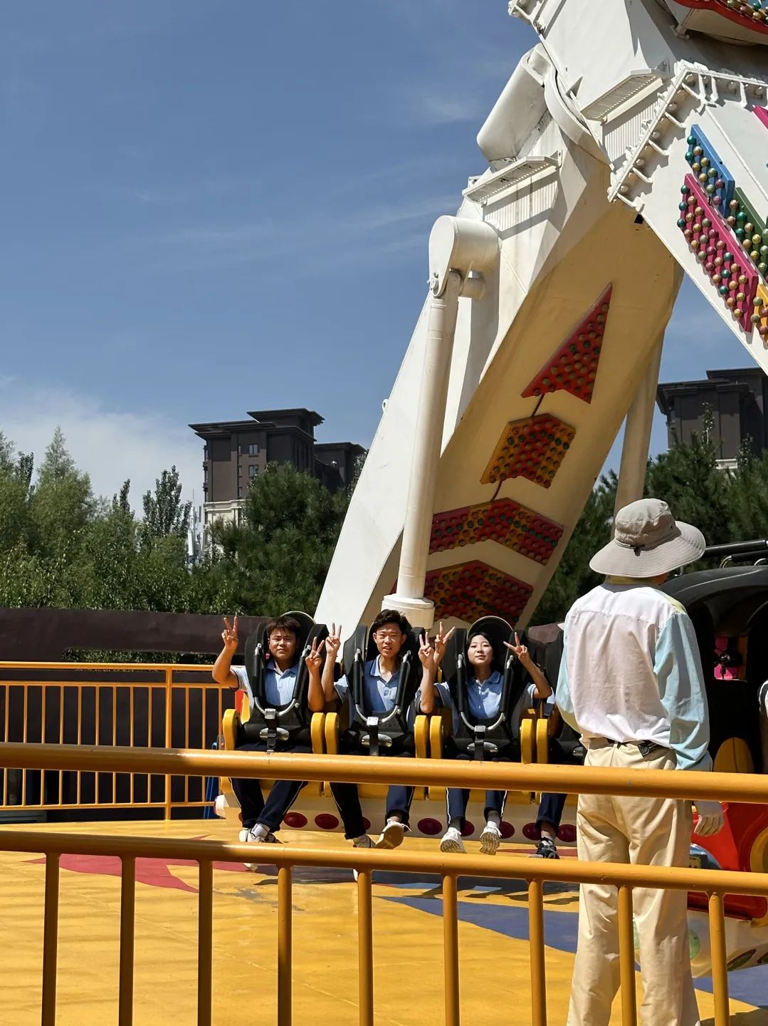 畅游方特,放飞梦想!内蒙新东方第一届新生夏令营开营啦~