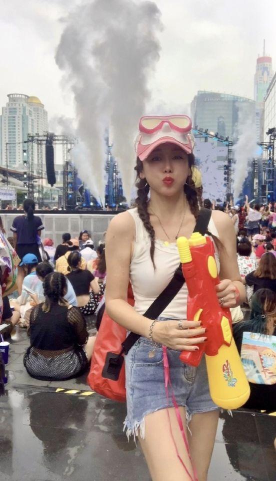 曾是国家一级演员，功成名就移居泰国，50岁单身豪宅奢华