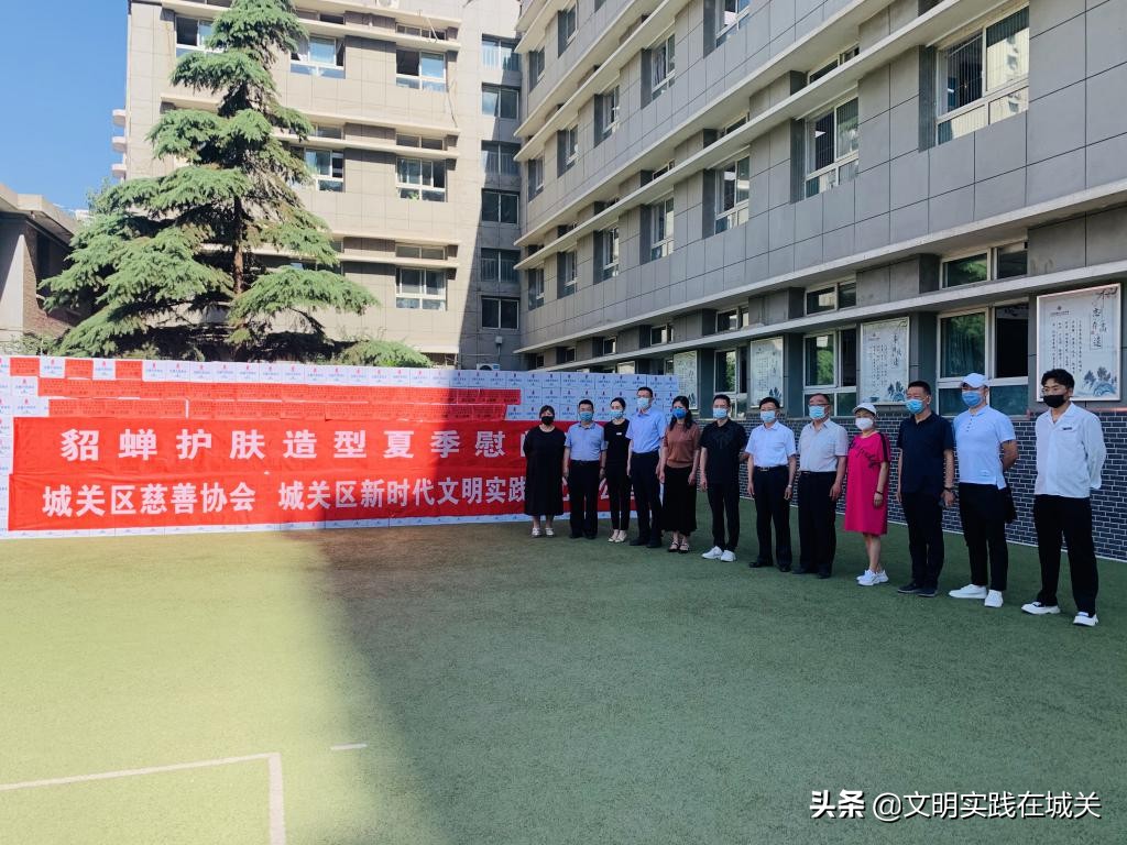 【文明实践在城关·爱心助力中考】城关区新时代文明实践中心携手爱心企业为莘莘学子捐赠2000箱优质矿泉水