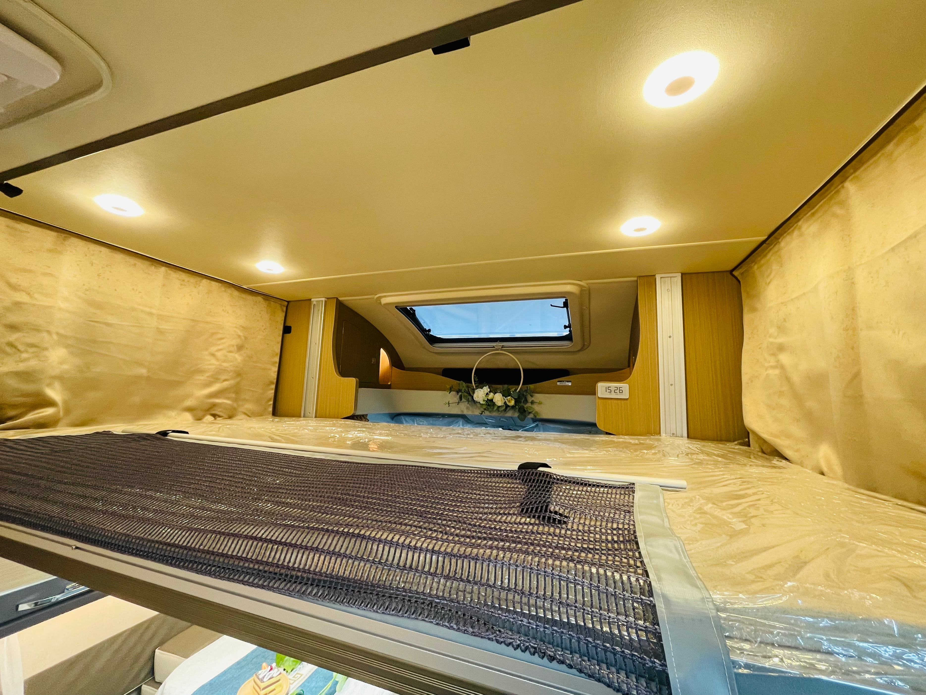 奇瑞瑞弗t800房车价格,出租型b型上下独立床房车