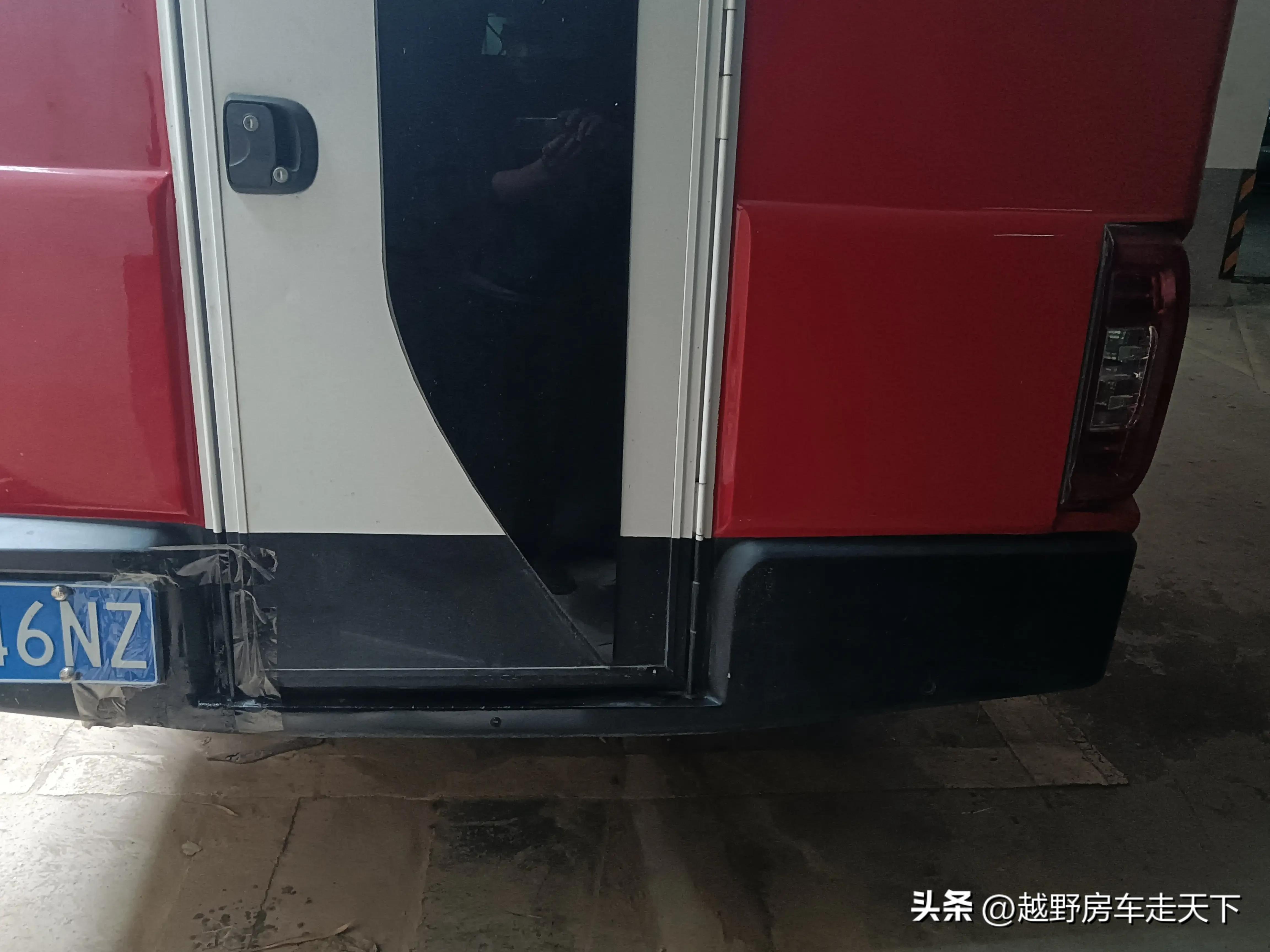 大流沙砸坏车子,铁皮车壳撞裂开怎么修复