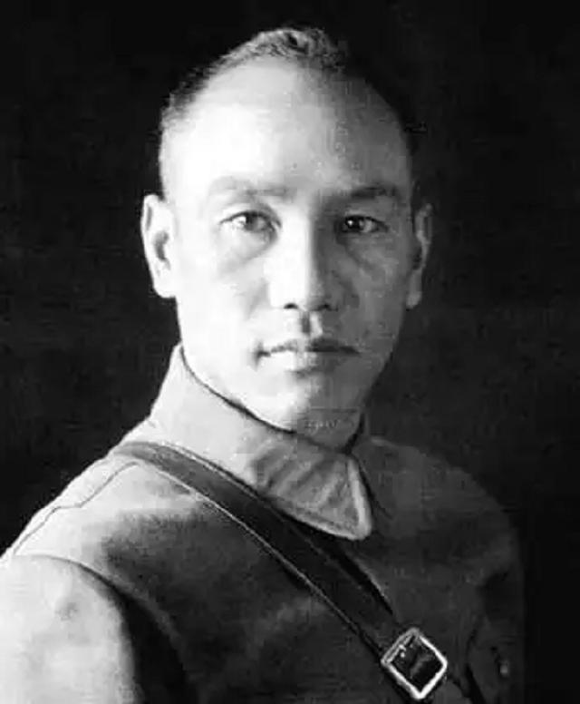 国军少校闯进解放区，要求见*长首**，李克农得知后激动回复：善待他