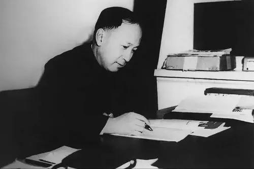 牛顿爱因斯坦神童,爱因斯坦牛顿两位超级天才