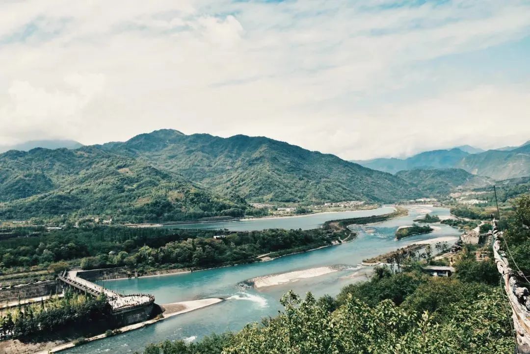 我们赞美四川70年发展变化,真正的四川现状