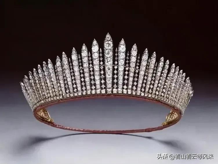 英国女王王冠是什么样的,英国女王的王冠有哪些