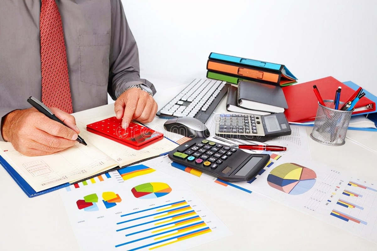 90后女出纳贪污720万案件初步调查,女会计贪污50万被判死刑