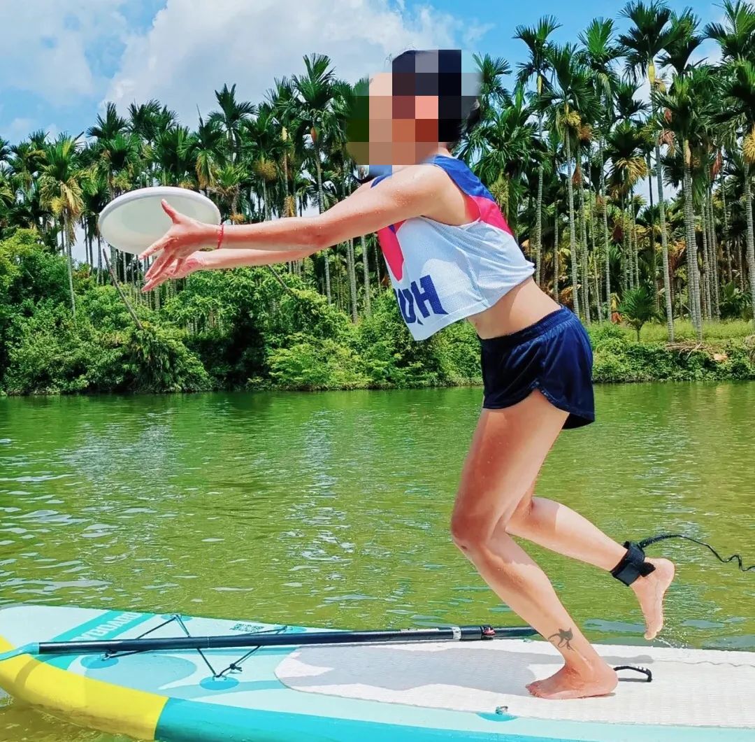 续足球场飞盘媛后，水上飞盘媛来了！猎媛运动真的是越火越持久