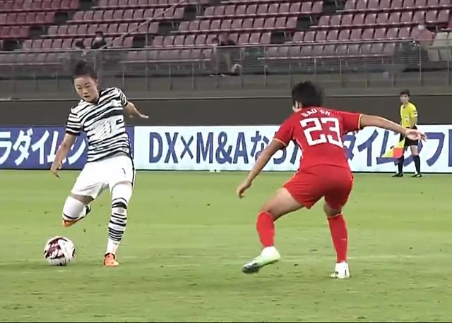 中国女足上半场0比0逼平瑞士,中国女足精彩反击