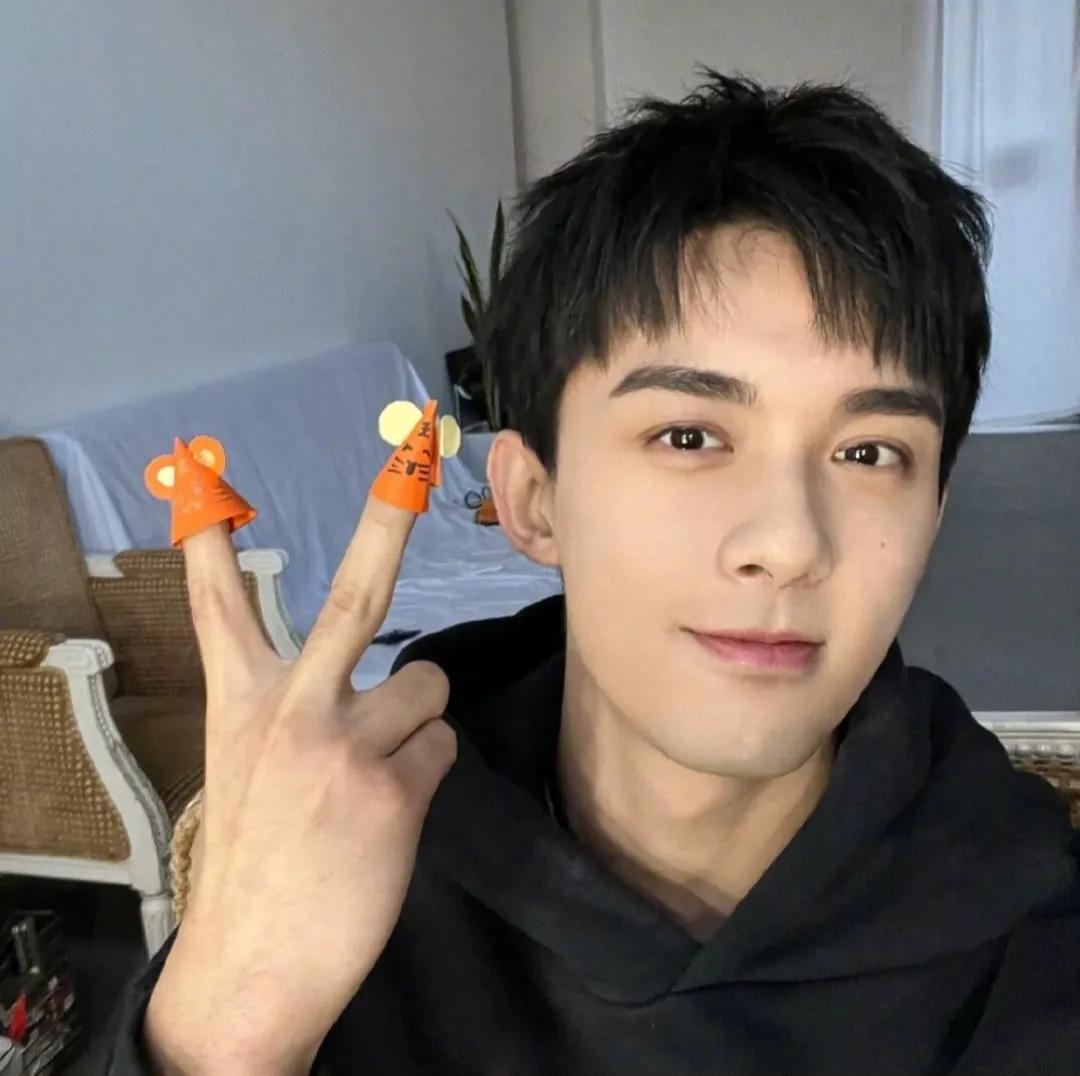 爱豆头像圆形,发你家爱豆的头像