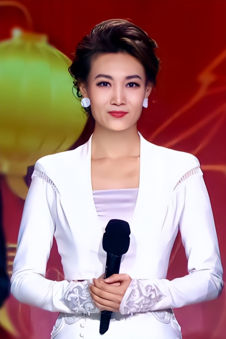 新闻联播主持人李梓萌真实头发,新闻联播主播李梓萌讲东北话