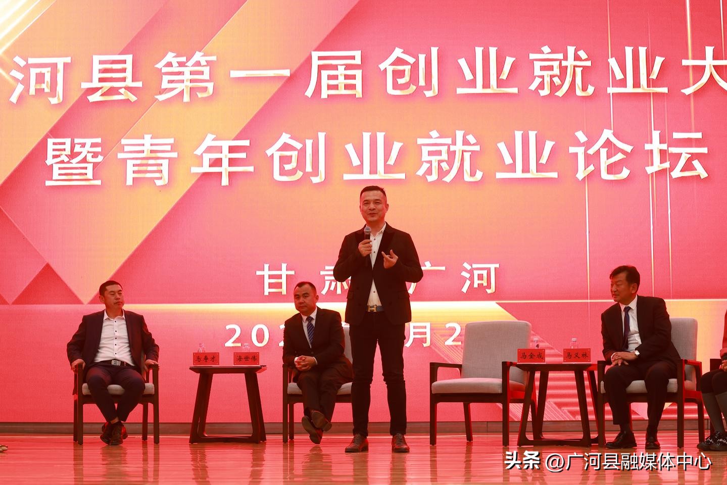 搭建青年成长成才平台,搭建创新创业公共服务平台