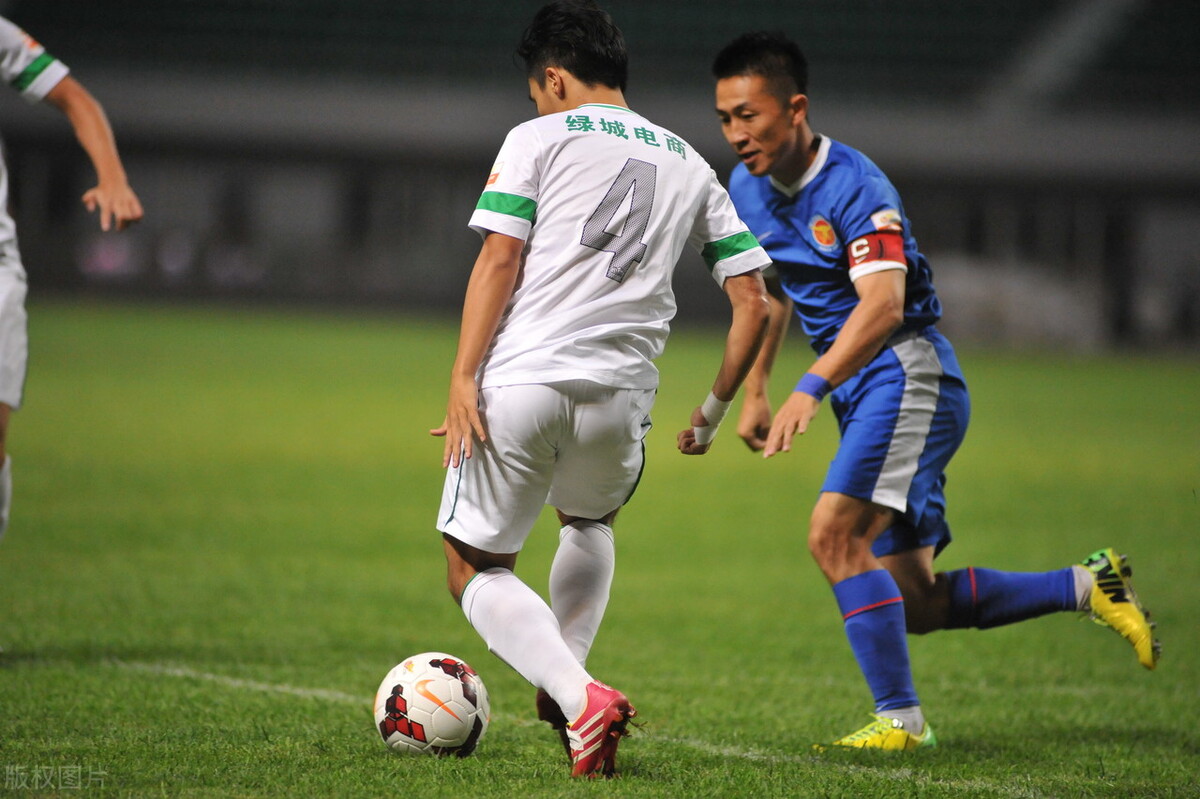 绿城球迷和毅腾球迷大战,前路无知己谁人不识君是什么意思