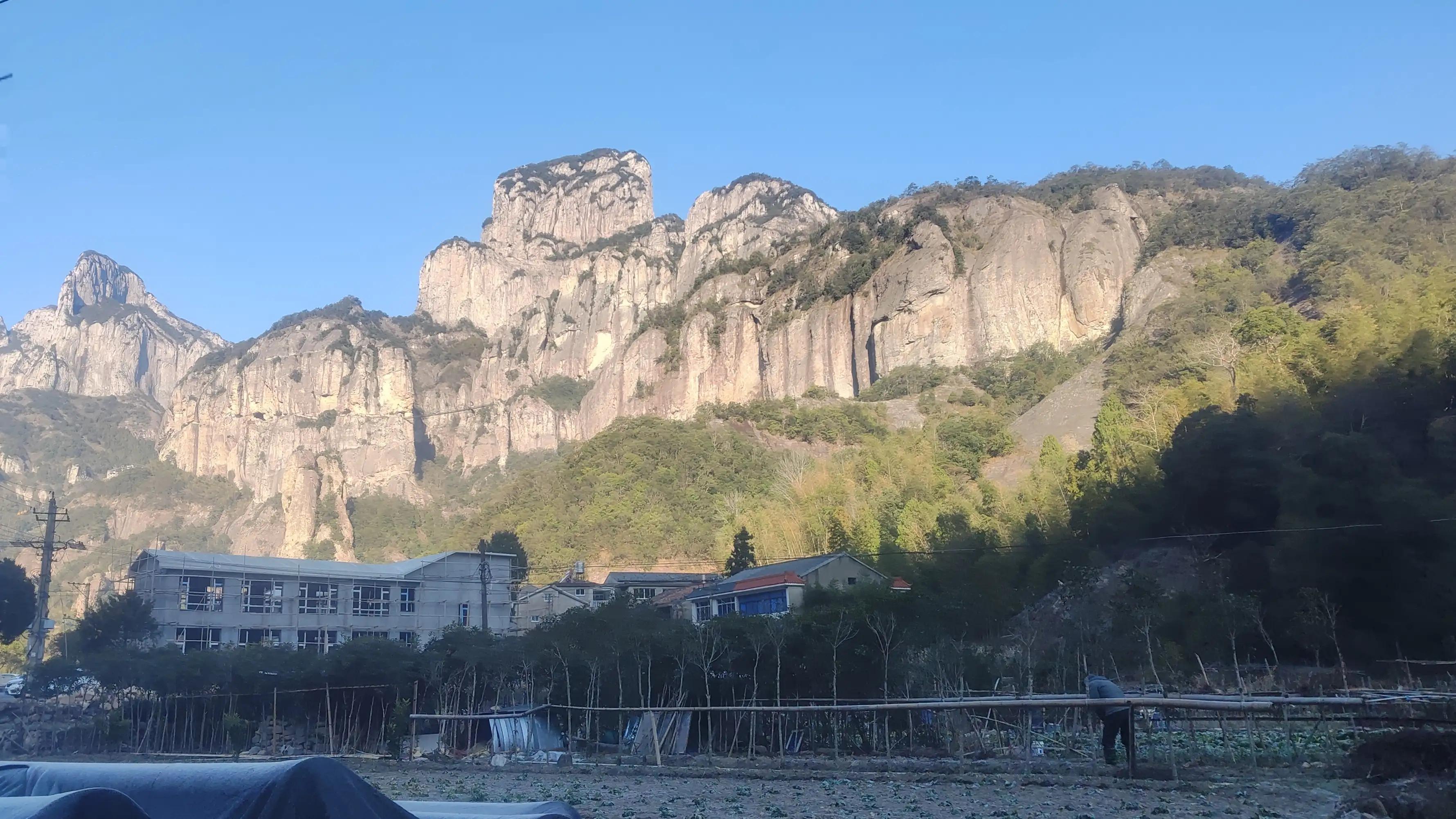 穿过雁荡山核心景区的白芙线骑,驾往跻鹿岩龙岩道院的路线规划