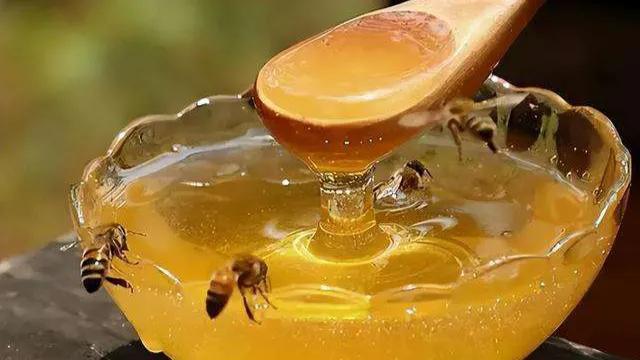 怎样识别蜂蜜真假鉴别方法图,辨别蜂蜜真假有结晶