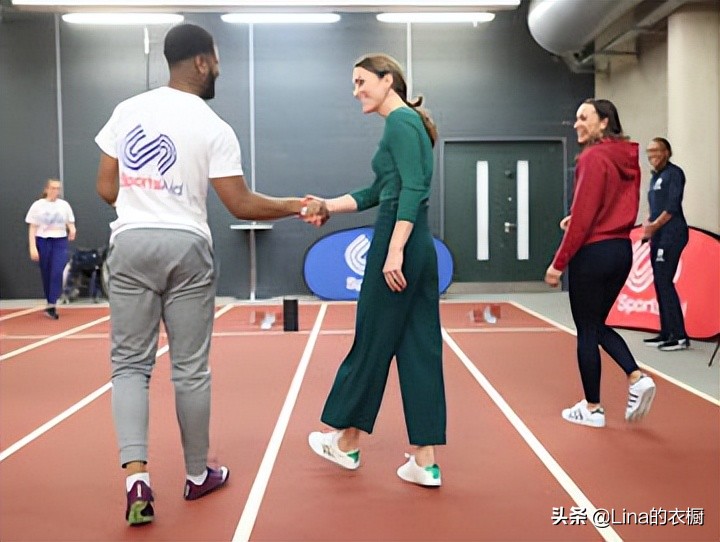 凯特穿的坡跟鞋,凯特王妃运动鞋