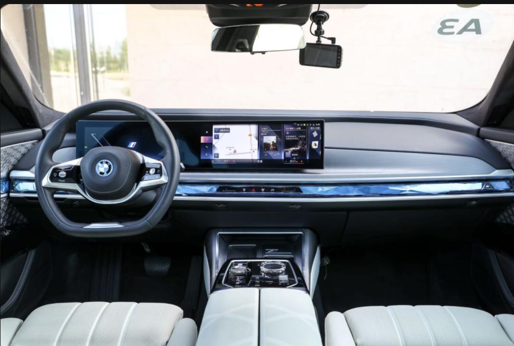 电动时代的旗舰，BMWi7带你领略别样实力