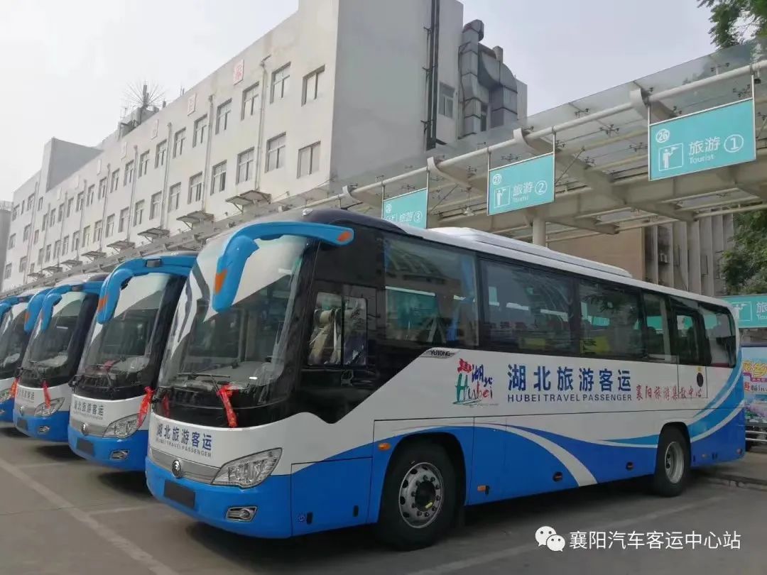 记者采访出租车视频,记者探访火车站现状