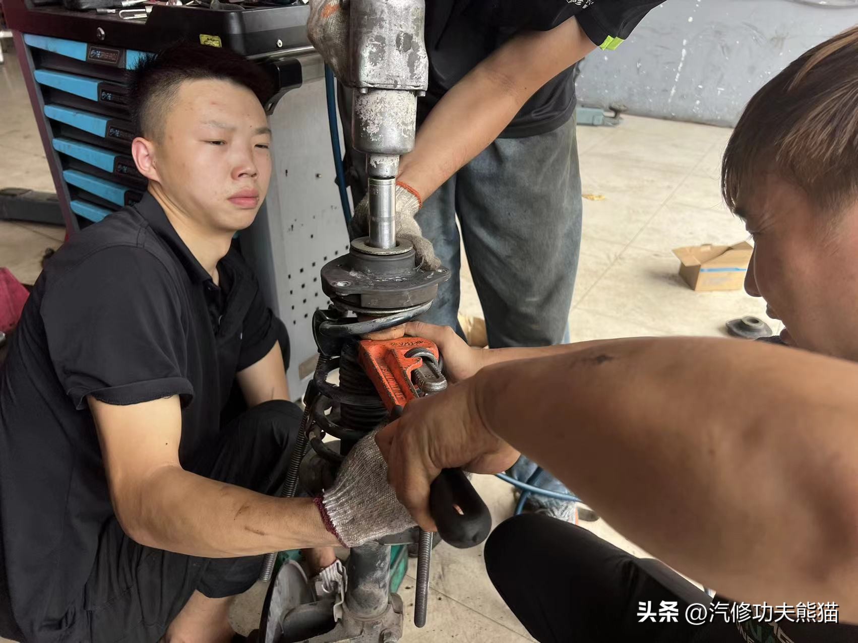 大众途观l2.0t2022保养复位,途观l2017款380tsi四驱豪华版保养