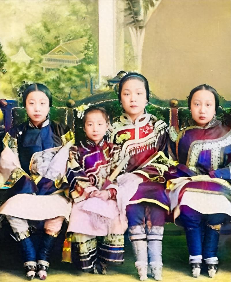 晚清小脚女子彩色老照片,晚清地主婆老照片