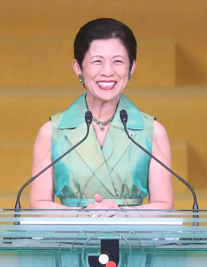 全员比惨,只有她是大女主?