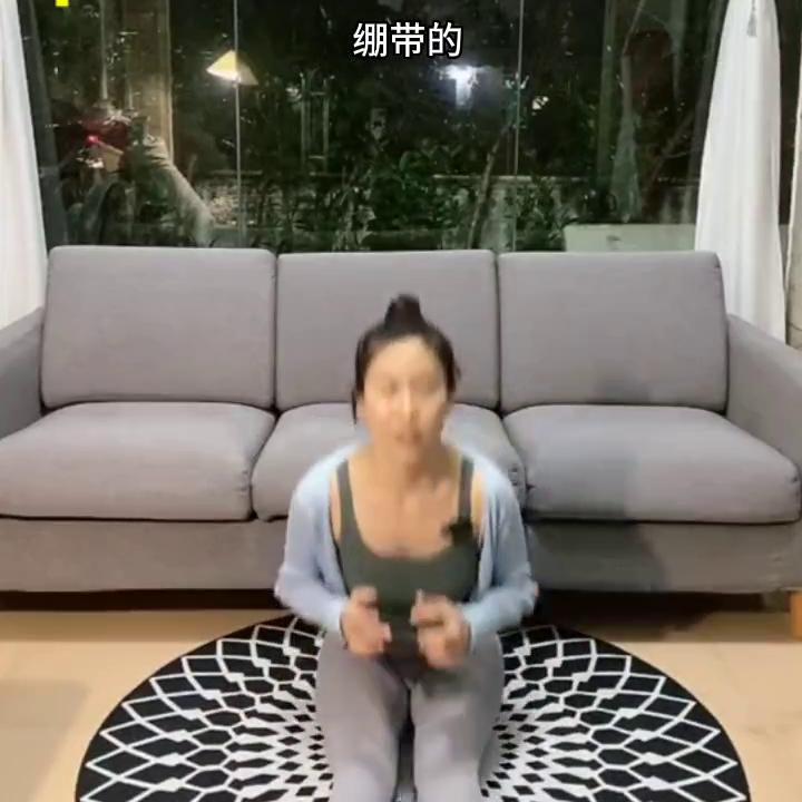 瑜伽老师教女同学快速练成一字马,零基础解锁瑜伽一字马要多久