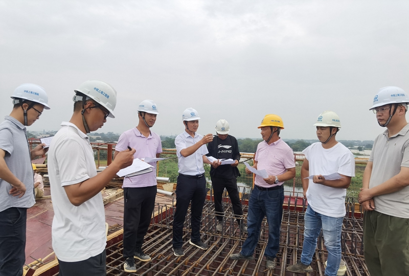 王飞：在广西干事创业沃土上，当好贵南高铁“开路先锋”