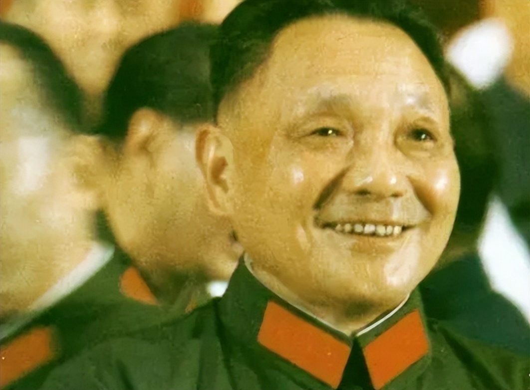 越南*队军**变*火军**商，女军官背LV包炫富，坍塌式腐败成世界之首