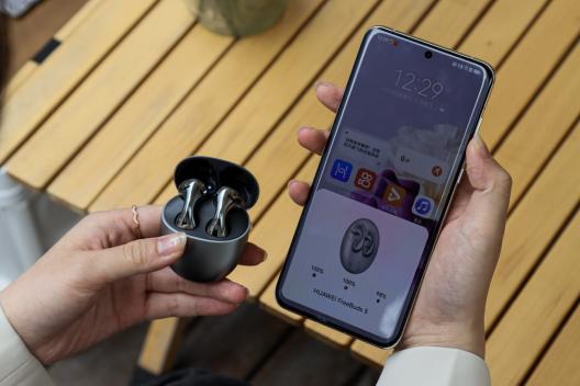 华为FreeBuds5体验评测：“水滴”造型不负澎湃好音质！