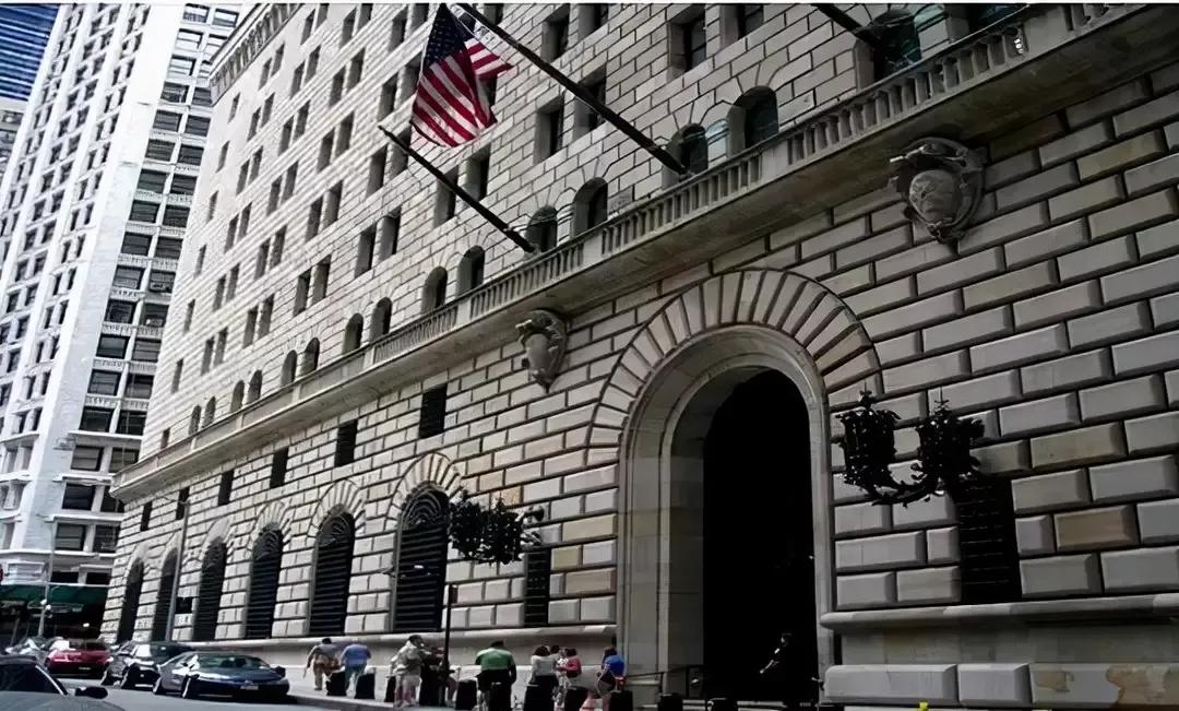 各国黄金为啥都要存放到美国,世界各国黄金存放在美国什么地方